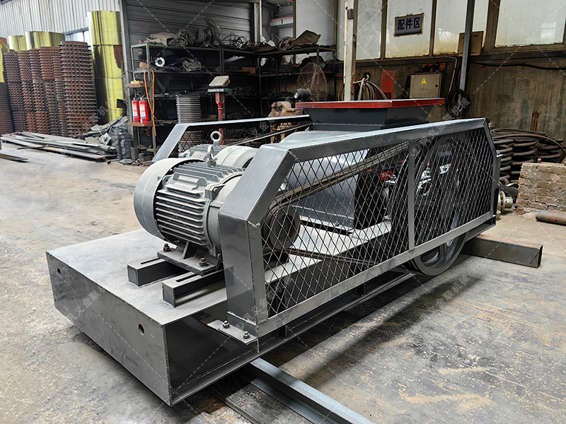 雙齒輥破碎機(jī)為什么被稱為“狼牙破碎機(jī)”?它真有那么厲害嗎? 雙齒輥破碎機(jī)為什么被稱為“狼牙破碎機(jī)”?它真有那么厲害嗎?